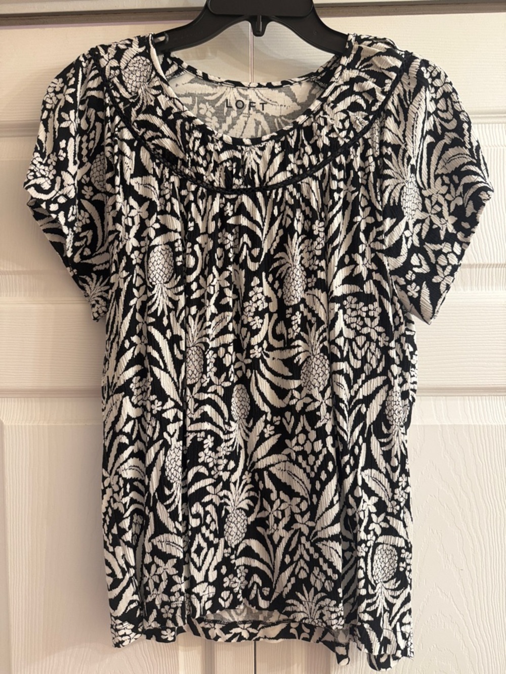 LOFT Black & White Floral-Print Short Sleeve Top